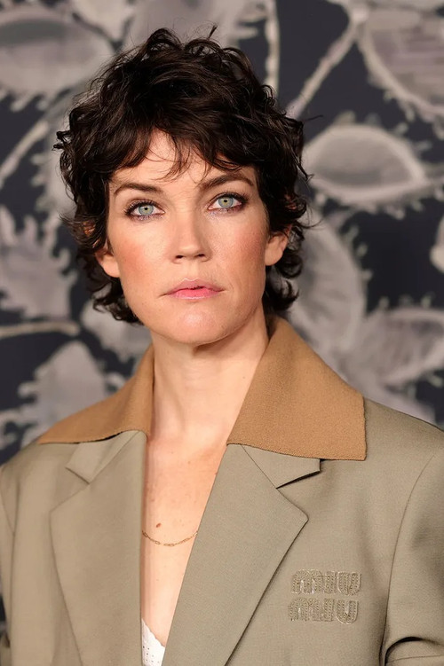 Podobny aktor do Evrim Alasya: Celia Rowlson-Hall