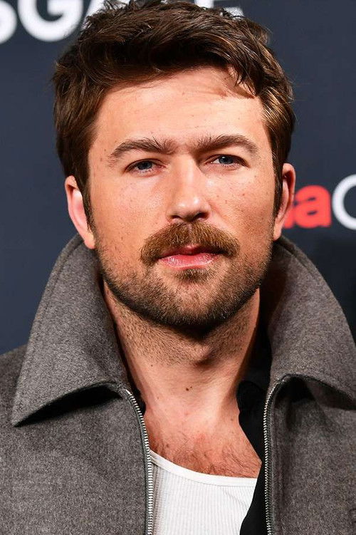 Podobny aktor do Benjamin Levy Aguilar: Brandon Sklenar